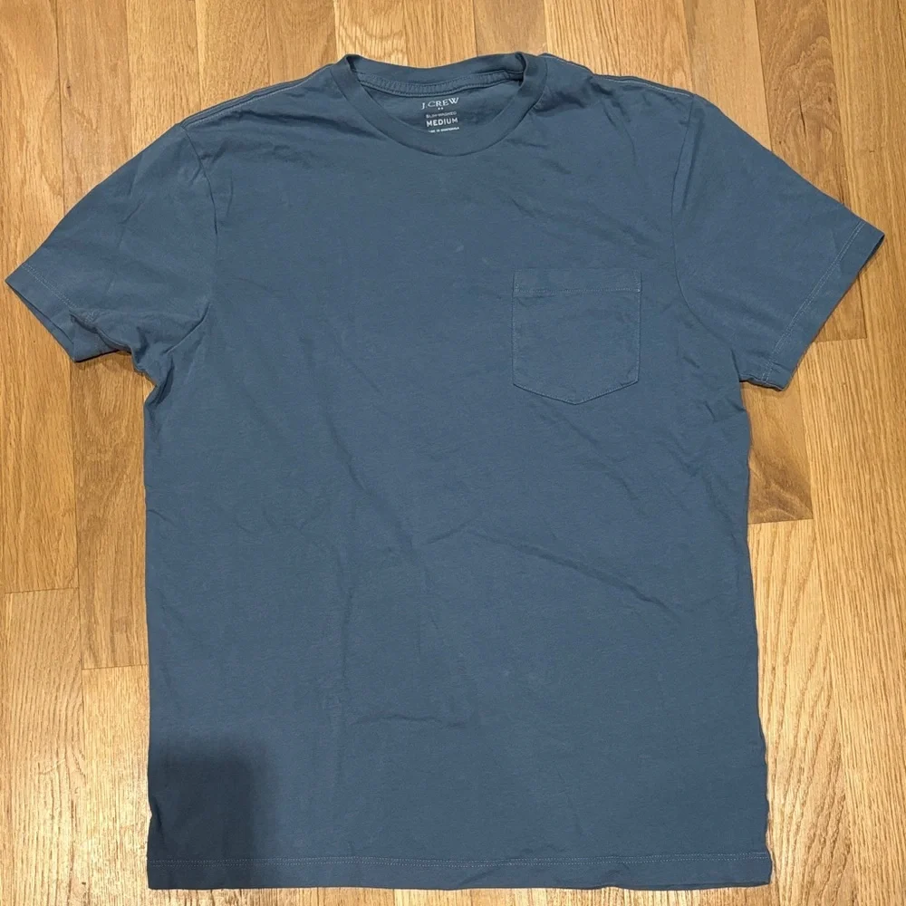 J CREW Slim Washed Crewneck T-Shirt, Size Medium, Great Condition! 100% Cotton